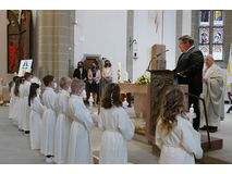 Feier der 1. Heiligen Kommunion in Sankt Crescentius (Foto: Karl-Franz Thiede)